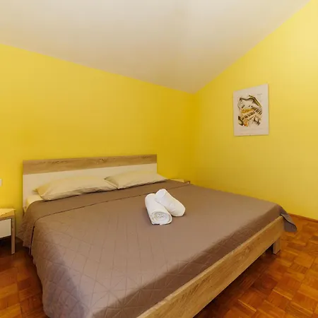 דירה Apartma Zara רטינה