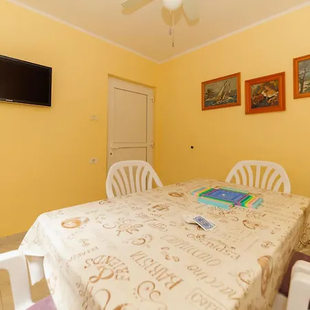 Apartma Zara רטינה