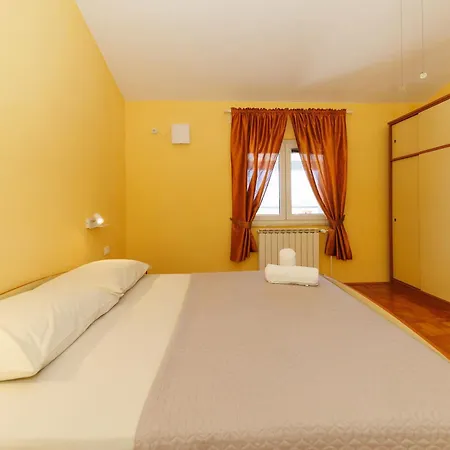 Apartma Zara דירה *