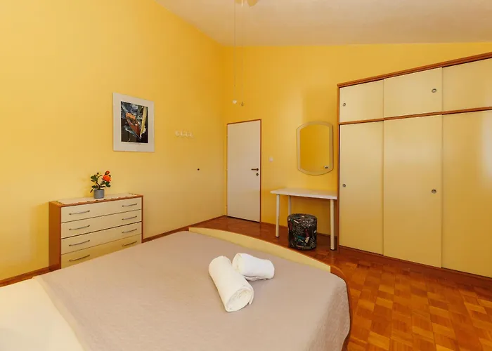 Apartma Zara *