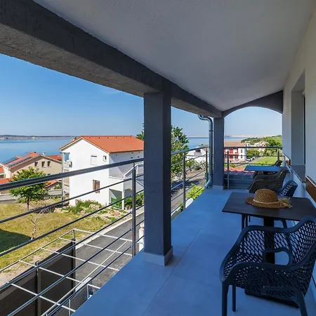 Apartma Zara *